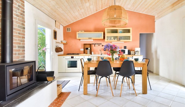 House for 7, 800m from sea, with garden
