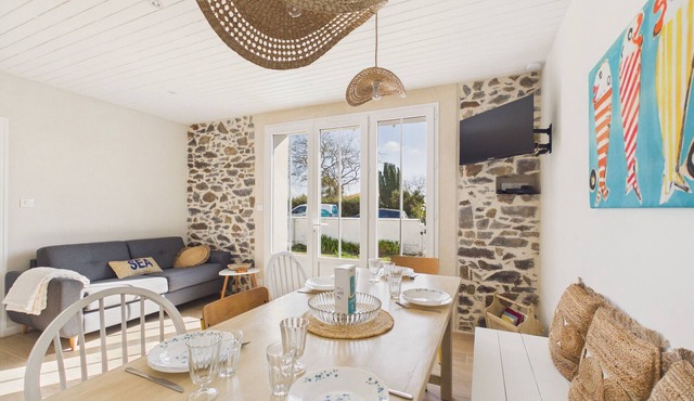 House for 7 with garden near the sea
