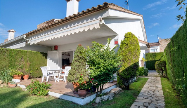 HOUSE FOR 8 PEOPLE 5 MINUTES FROM THE BEACH