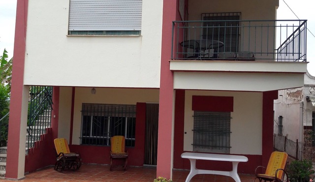 House for 8 people with private parking about 1 kilometer from the beach