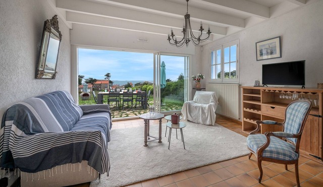 House for 8, sea view, 400m from the beach