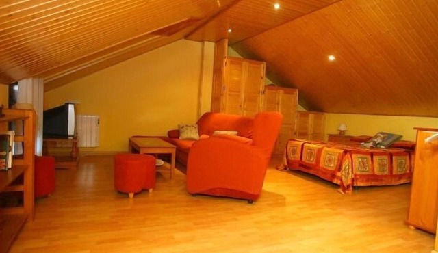 House for April for 4 people
