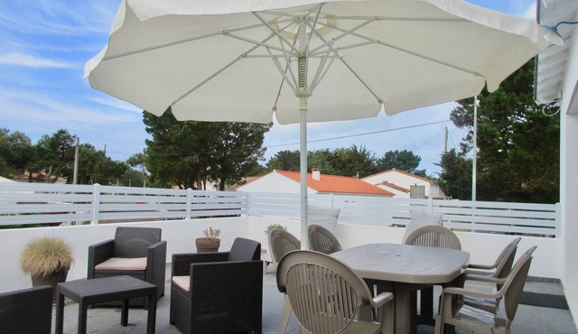 House for 6 - garden and terrace - 300m beach