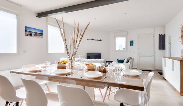 House for 8, 200m from the sea