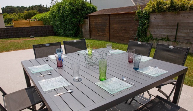 House for 8 with garden 1km from the beach