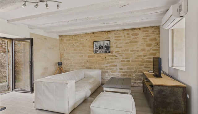 House for 5 with outdoor courtyard in the center