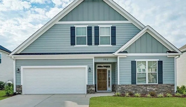 House for Masters WeeknSpacious 4-bedroom, 3 Full Bath house