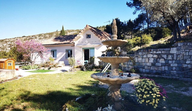 House for nature lovers at the foot of the trails in the Pagnol hills
