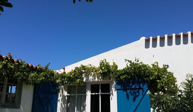 HOUSE FOR RENT ILE D'YEU FACING THE SEA MAY/JUNE/JULY/SEPTEMBER