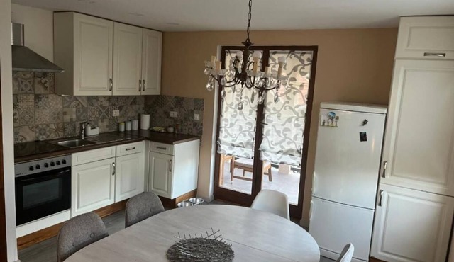House Four Hands (94661-K1) - Moravice