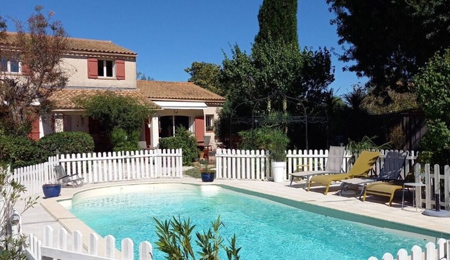 House/Villa - Entraigues sur sorgue ,near Avignon,with flowers and trees