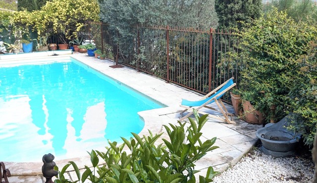 House just outside Montpellier with large swimming pool