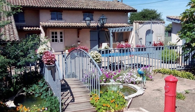 House at the foot of the Beaujolais with swimming pool ideal for families
