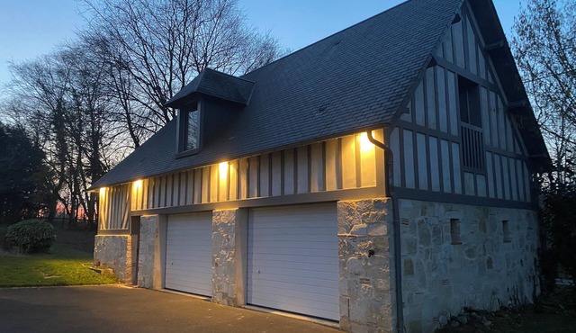 House near Deauville, Honfleur, Pont-l'Evêque and Lisieux in the countryside!