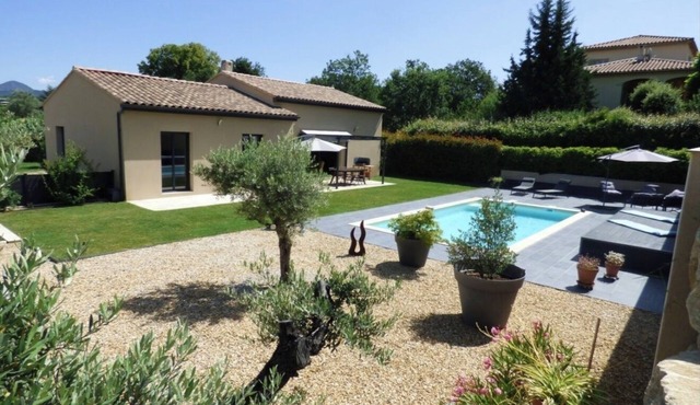 House with private pool