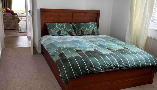 House - Free Parking & Sea Views