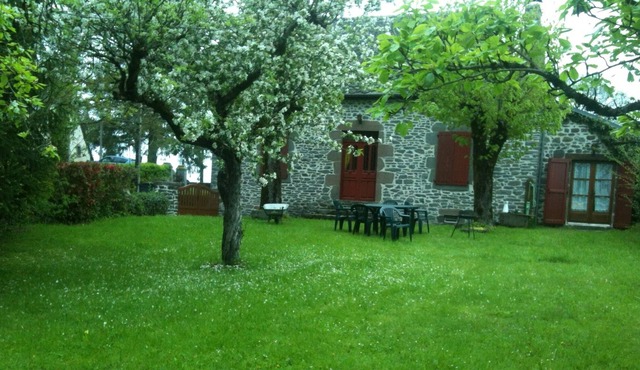 House full of character in Auvergne close to a lake