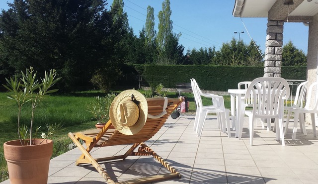 House, garden, fishing at 500 m, private tennis shared with owners, wifi