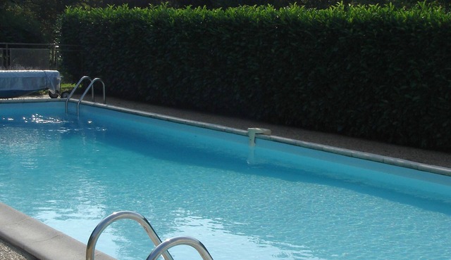 House - garden - private swimming pool.2 pers