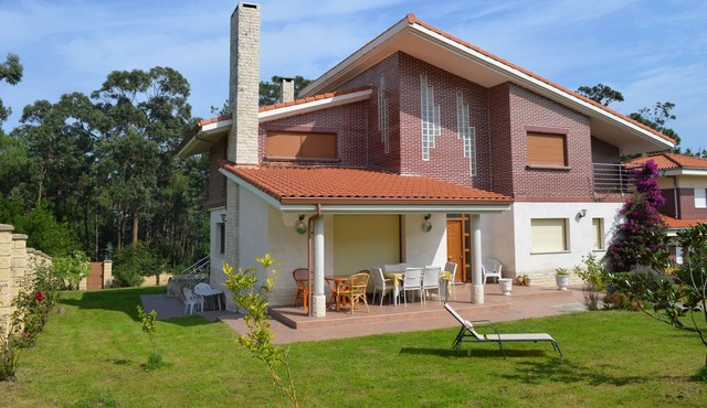 HOUSE, GARDEN, WIFI NEAR THE BEACH IN SOMO FOR 12 PEOPLE, BODEG