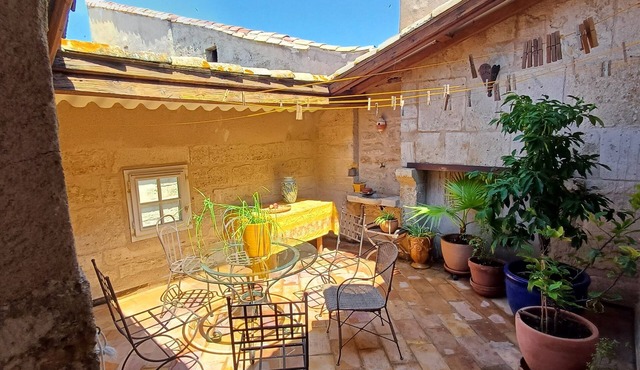 House, gîte, apartment, private mansion with character historic center Pézenas