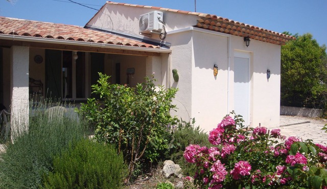 House/Gite/Cottage rated 1 star, with above-ground pool, garden.