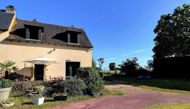 House 'Gite Les Deux Pins De Trémel' with Private Pool, Private Terrace, and Wi-Fi