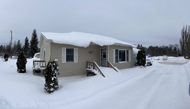 House great for groups! Very accessible to the area!