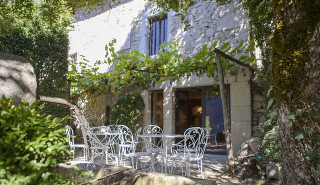 House - Hamlet XVIII century - cliffs panorama of Vercors