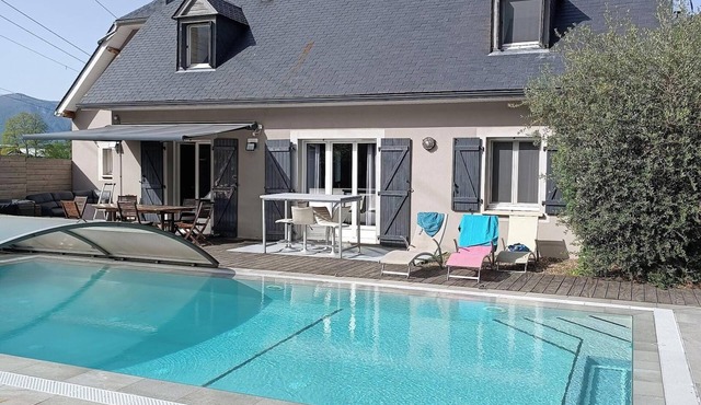 HOUSE HAUTES PYRENEES (65260) VILLELONGUE WITH SWIMMING POOL AND JACUZZI