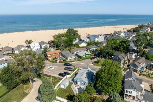 House Haven steps from North Beach walk to town