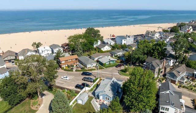House Haven steps from North Beach walk to town!