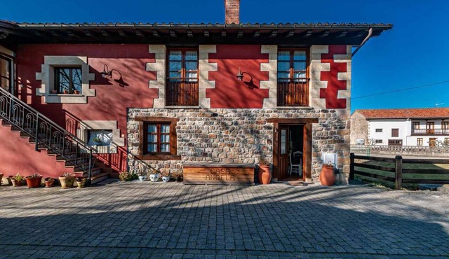 House, ideal for 6 people, private garden, beside a river, close to the sea