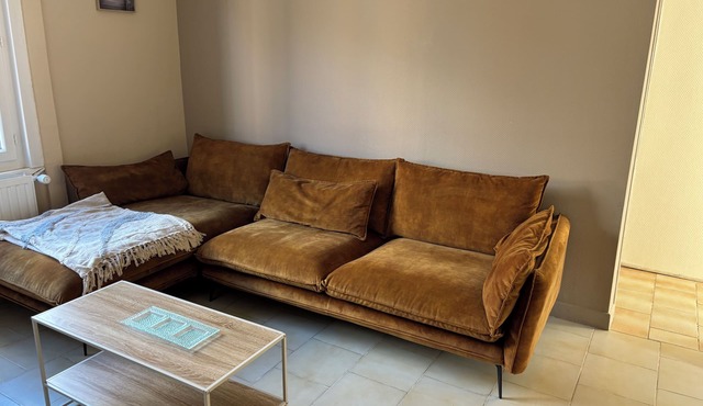 House ideal for family or employees 4 bedrooms, garden, garage, fireplace