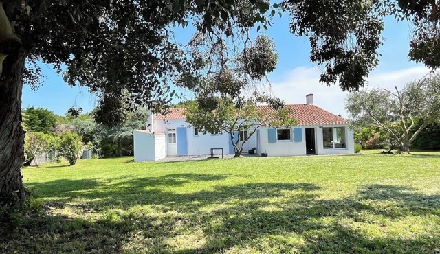 House ile d'yeu sleeps 10 garden 1200 sqm