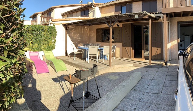 House in a gated estate 10 minutes walk from the beach