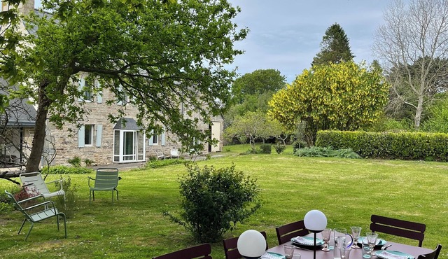 House in a garden, 35-minute walk to the sea by footpaths