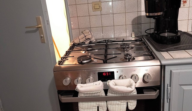 House in a hamlet. Near the Mareuillais vineyards, chateau de Rosnay