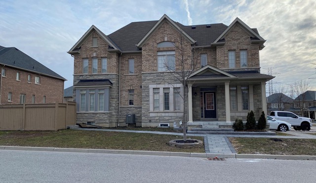 House in Ajax - Events Allowed