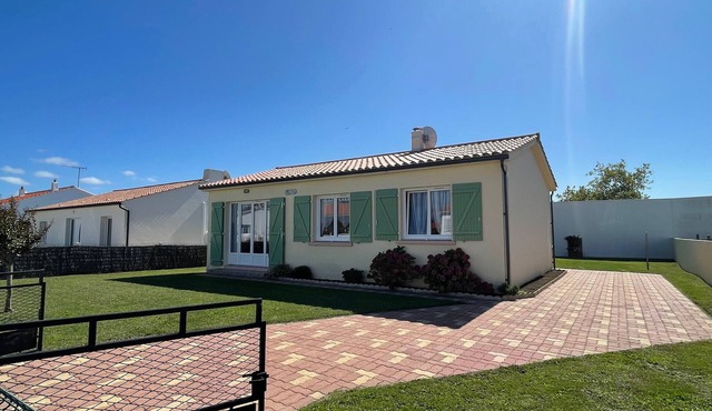 House in Bretignolles Center, 2 Bedrooms, Enclosed Garden, Pets Welcome