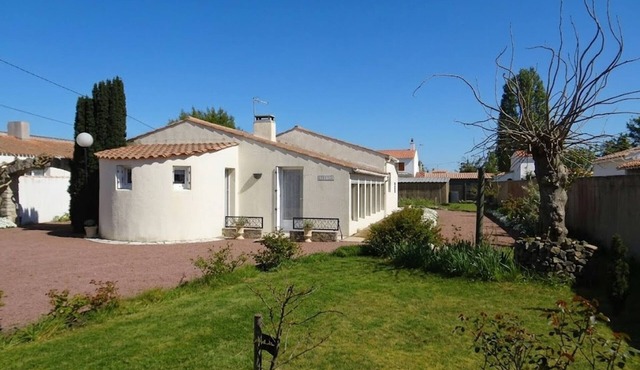 House in Barbâtre near beach for 6 people, pets allowed