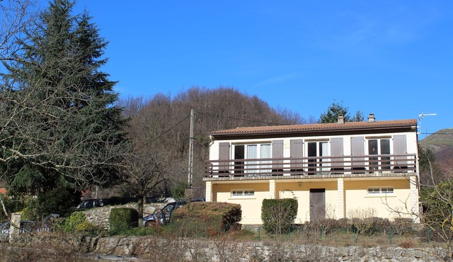 House in Barnas (07330) at the foot of the river and swimming