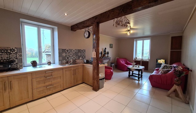 House in Berry with enclosed garden near Lake Eguzon