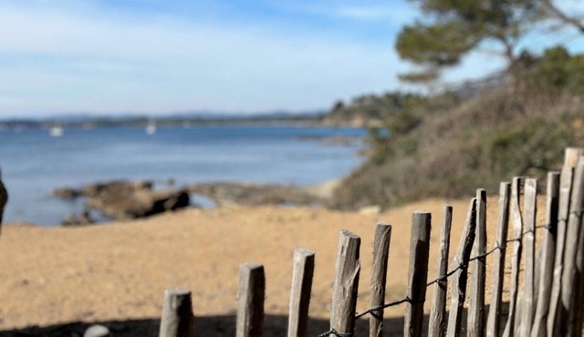 House in CABASSON, 500 m from beaches and Bregançon fort.