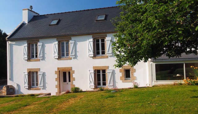 House in Cape Sizun between sea and countryside
