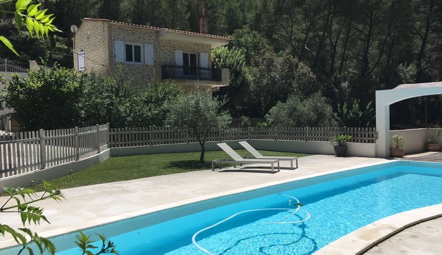 House in Cuges les Pins, absolute calm in the hill, with swimming pool