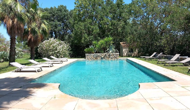 House in Domaine with heated swimming pool 5 minutes from NARBONNE town center