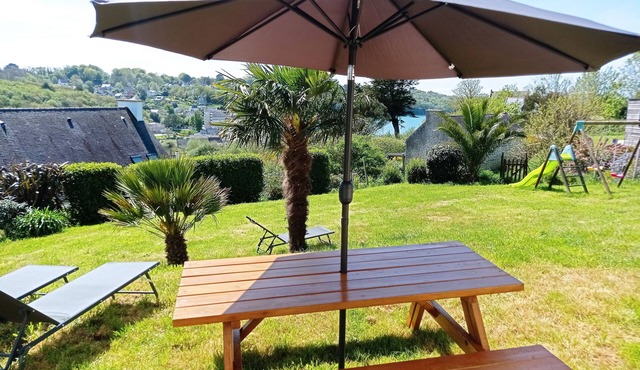 House in DOUARNENEZ/KERLAZ- beach walking distance and close to coastal path.