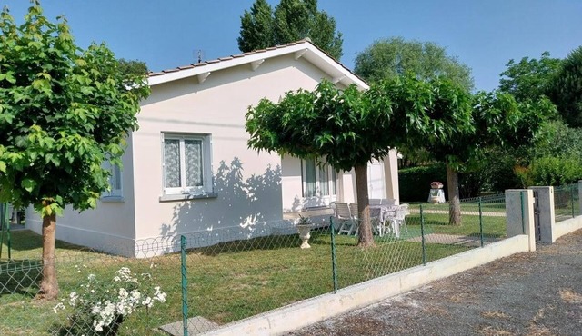 House in Eymet with Garden and Private Parking
