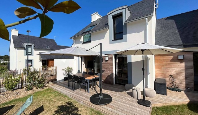 House in Fouesnant Beg Meil with enclosed garden 450m from the beach